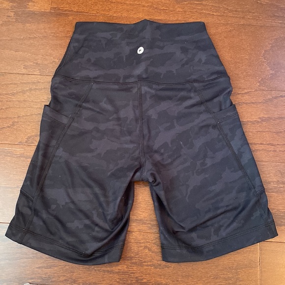 black and dark gray camo biker shorts - Picture 2 of 3